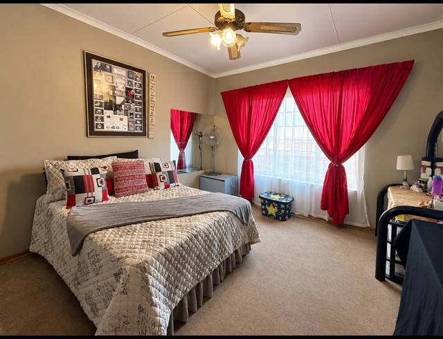 2 BEDROOM TOWNHOUSE FOR SALE IN WALDRIFT
